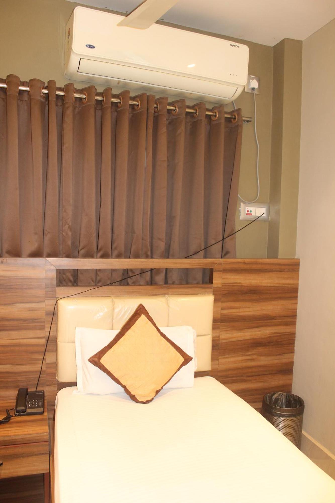 Hotel Oishi Plaza Mukutmanipur Екстериор снимка