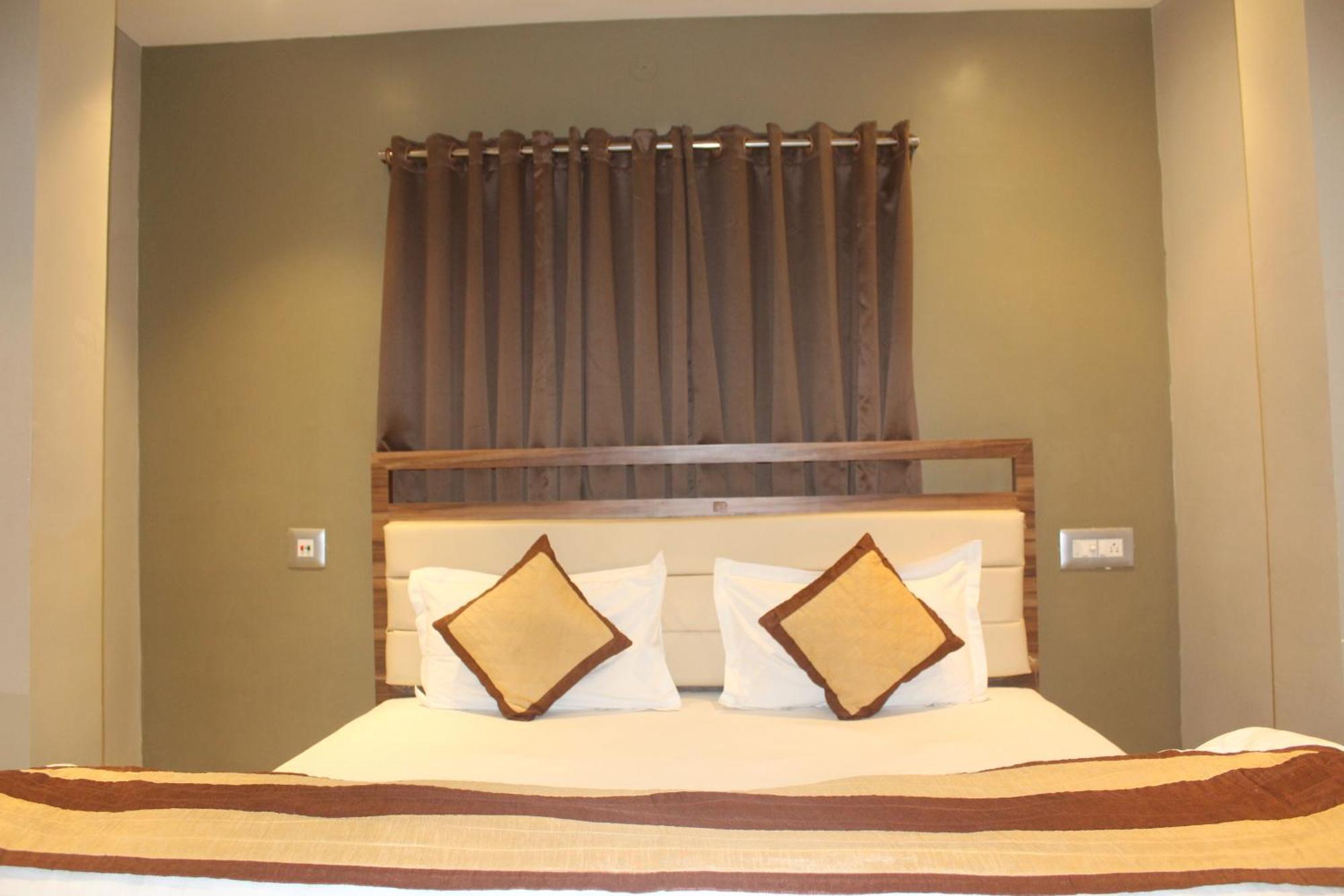 Hotel Oishi Plaza Mukutmanipur Екстериор снимка