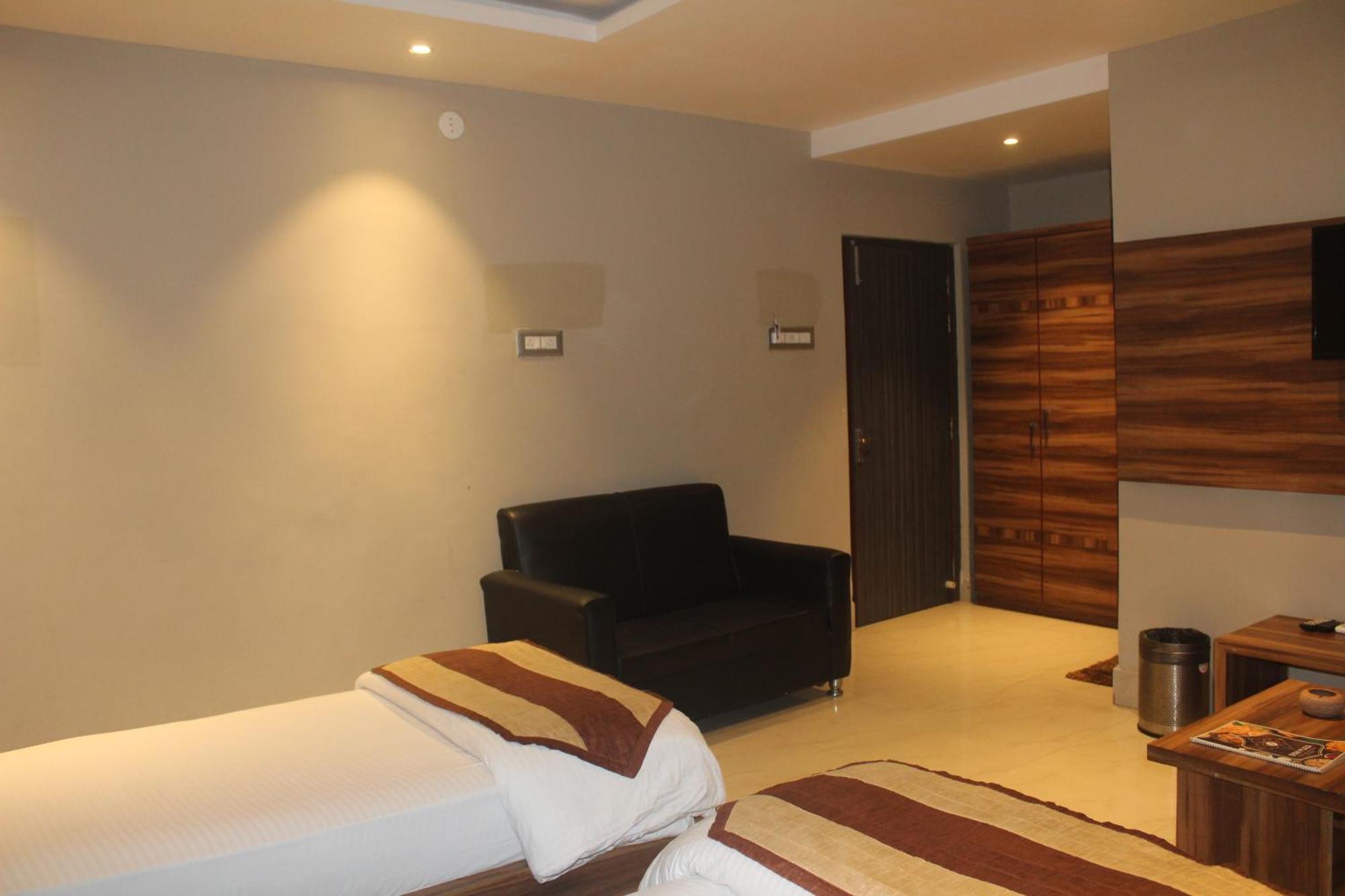 Hotel Oishi Plaza Mukutmanipur Екстериор снимка