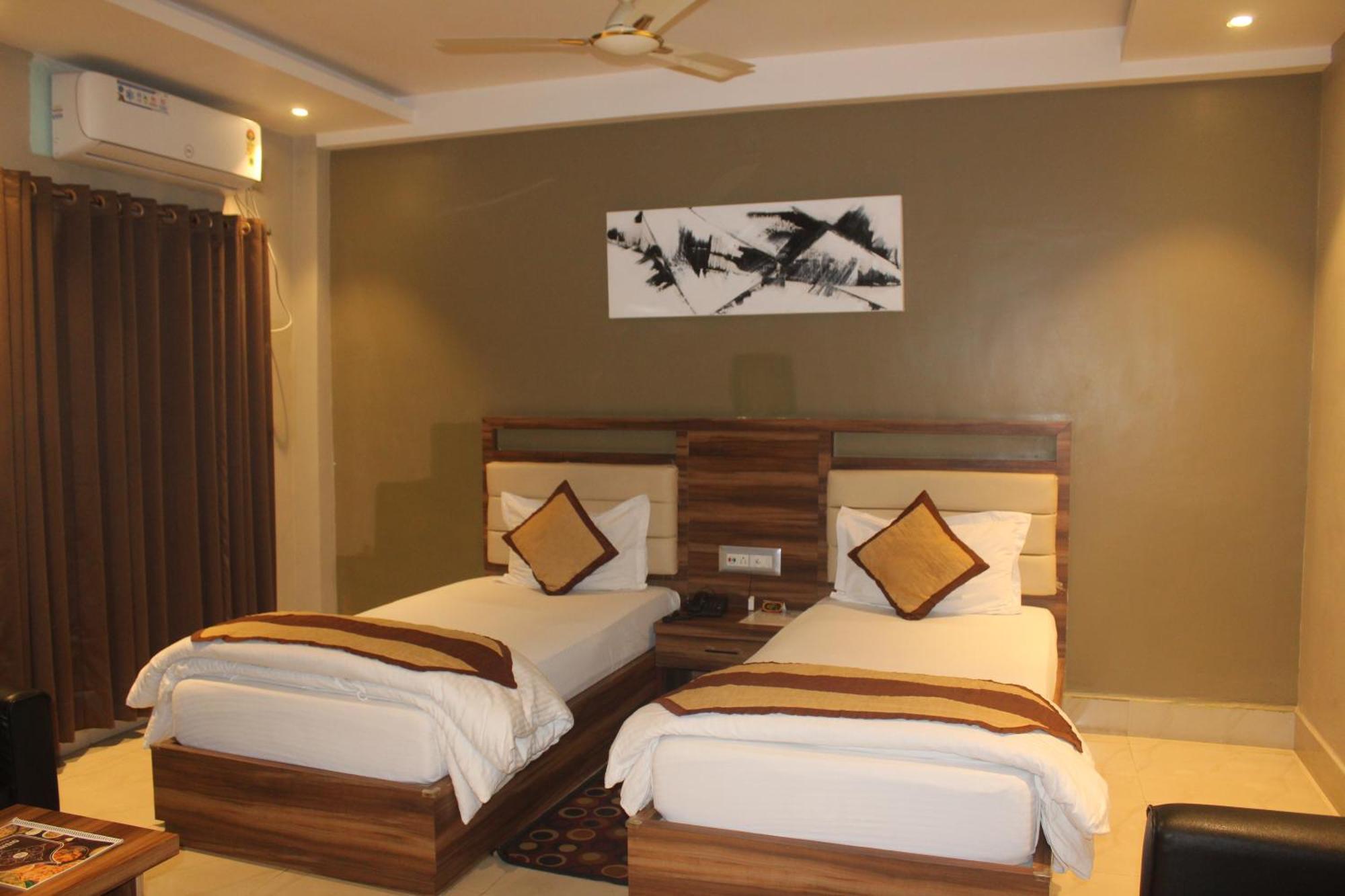 Hotel Oishi Plaza Mukutmanipur Екстериор снимка